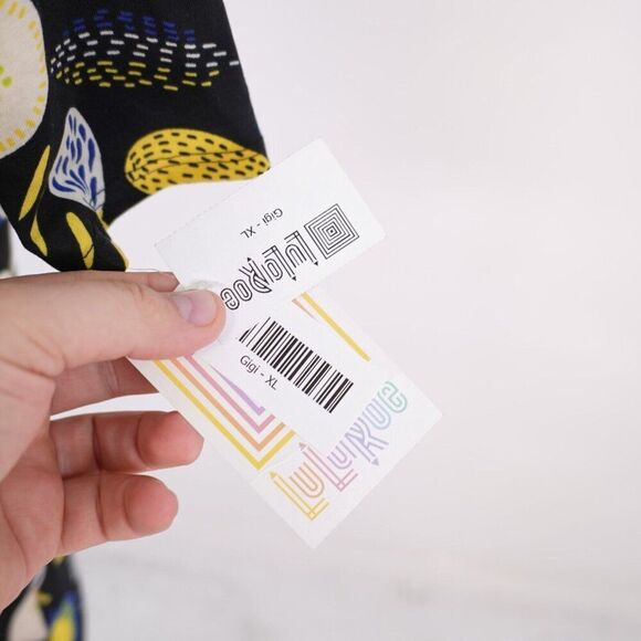 NEW LuLaRoe Gigi XL Black Yellow Blue Floral Blouse Top Short Sleeve Scroop Neck - Picture 3 of 9